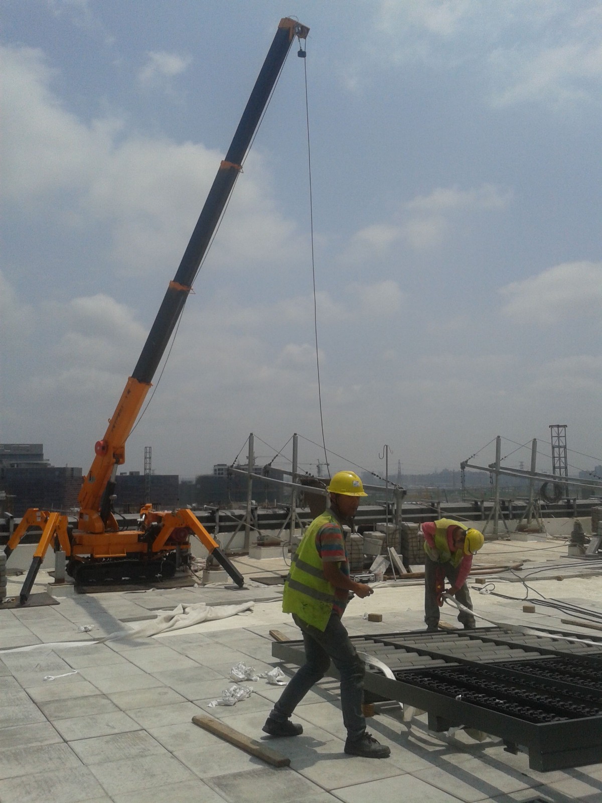 履帶式起重機工作圖片 履帶式起重機工作圖片